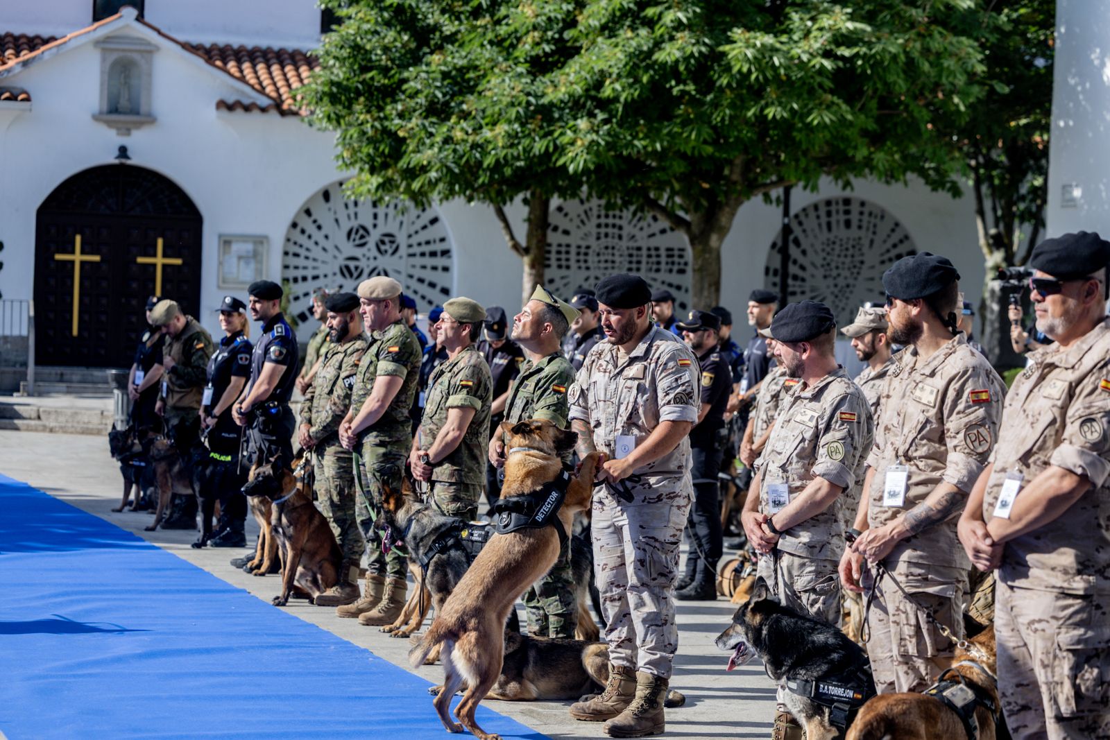 Acto inaugural de las I Jornadas Policiales y Militares de Guías Caninos.