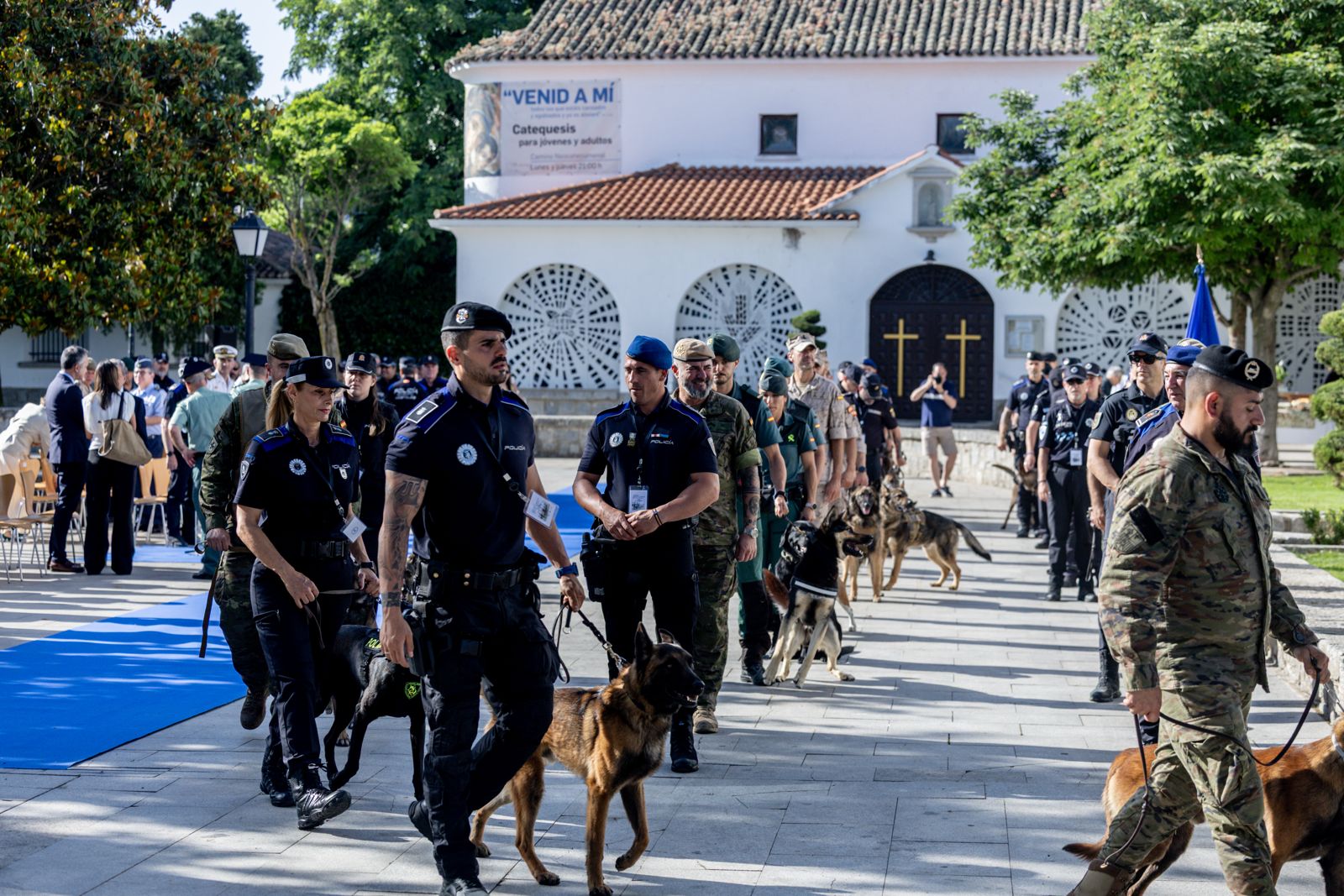 Acto inaugural de las I Jornadas Policiales y Militares de Guías Caninos.