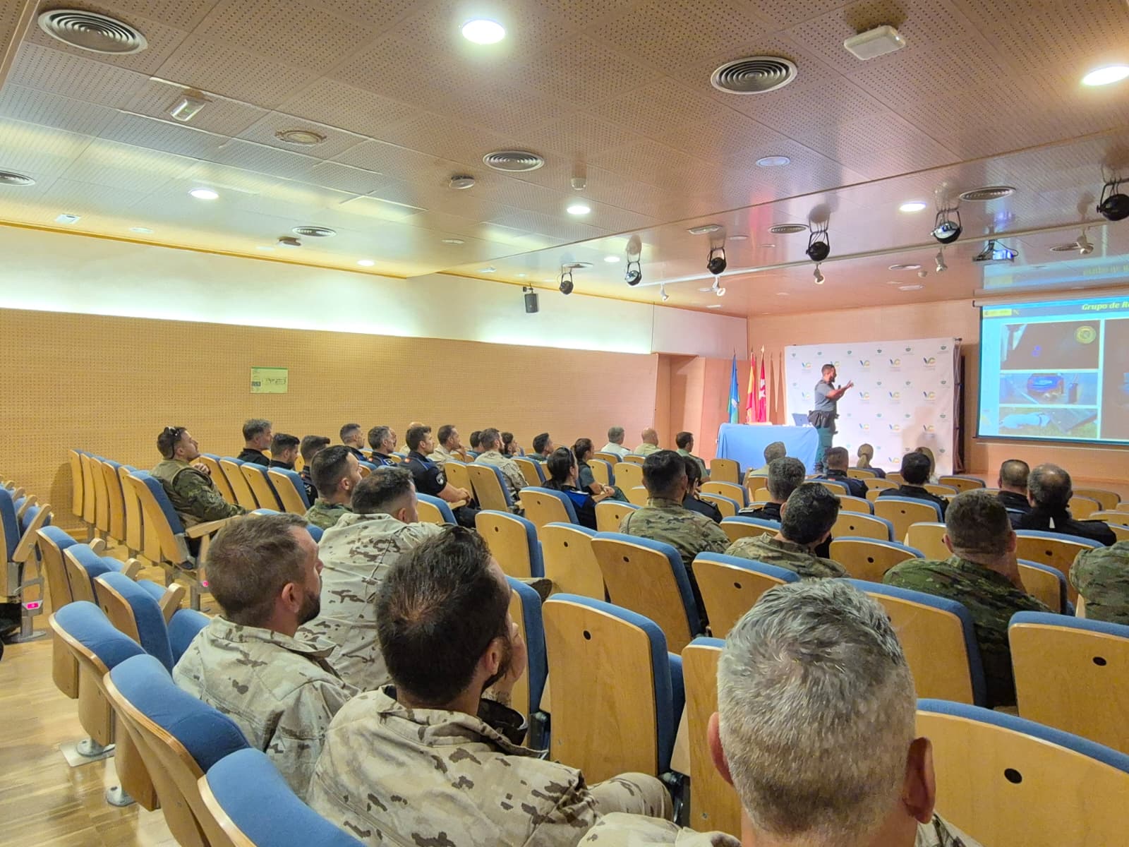 Conferencia de las I Jornadas Policiales y Militares de Guías Caninos.