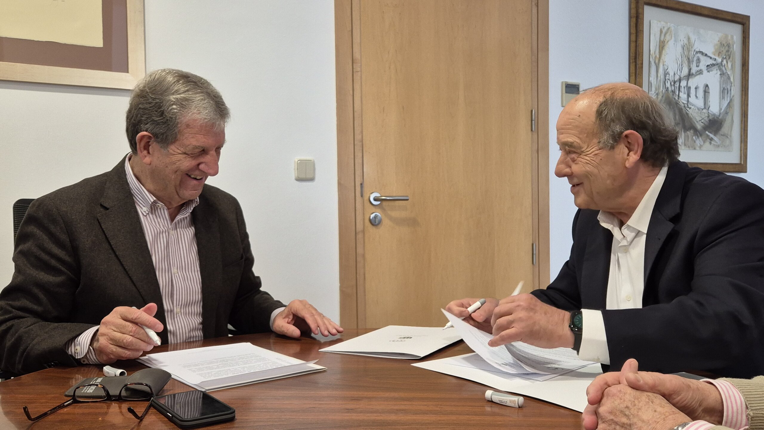 El alcalde y el presidente de la Asociación de Mayores.