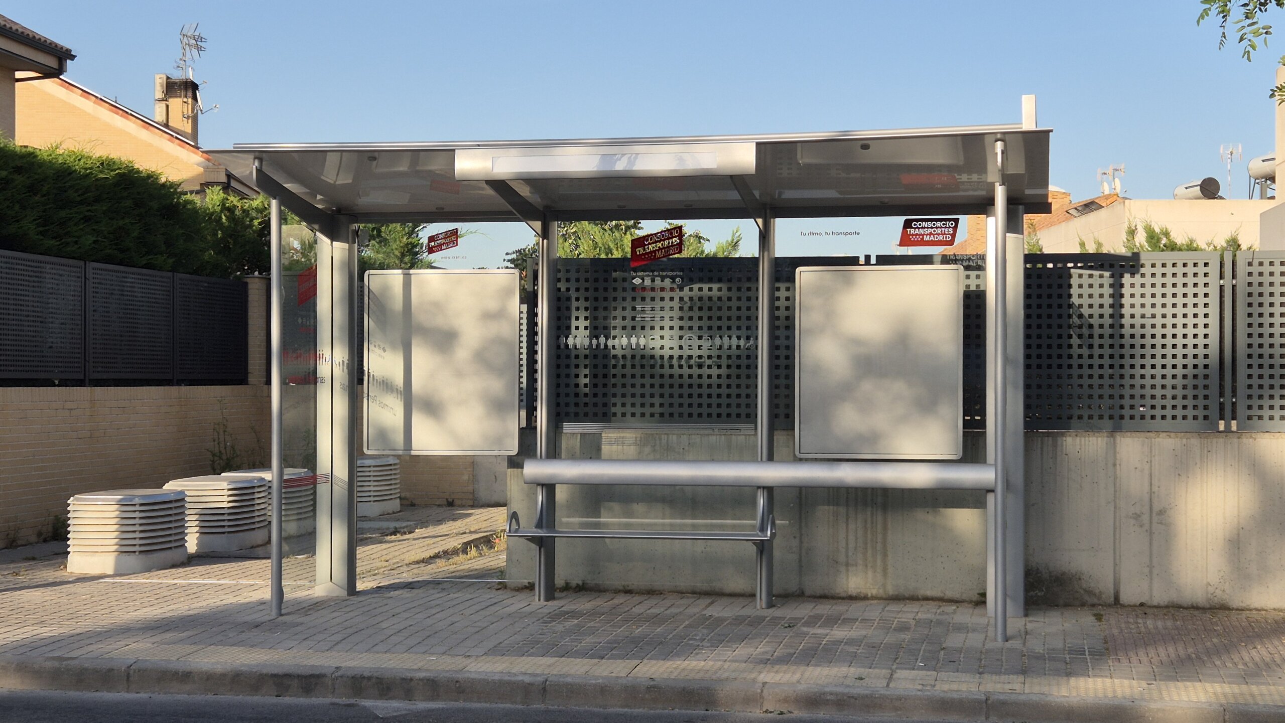 Plan de renovación de las paradas y marquesinas de autobús.