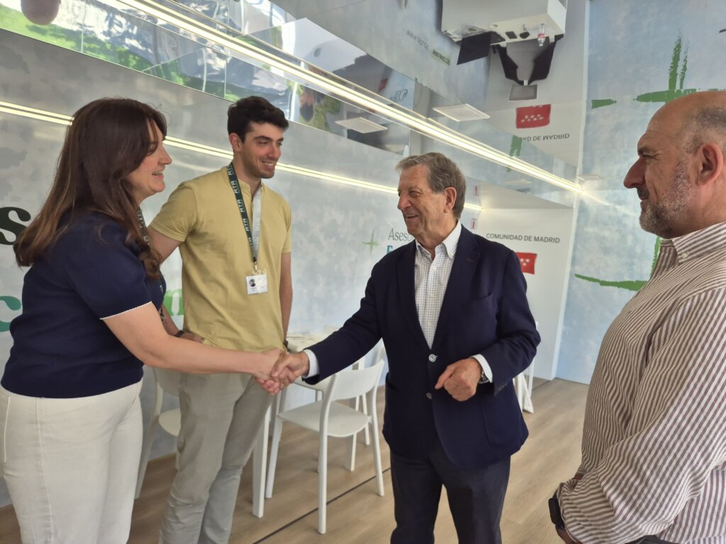 Visita del alalcalde al Autobús del Emprendedor.