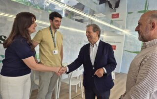 Visita del alalcalde al Autobús del Emprendedor.