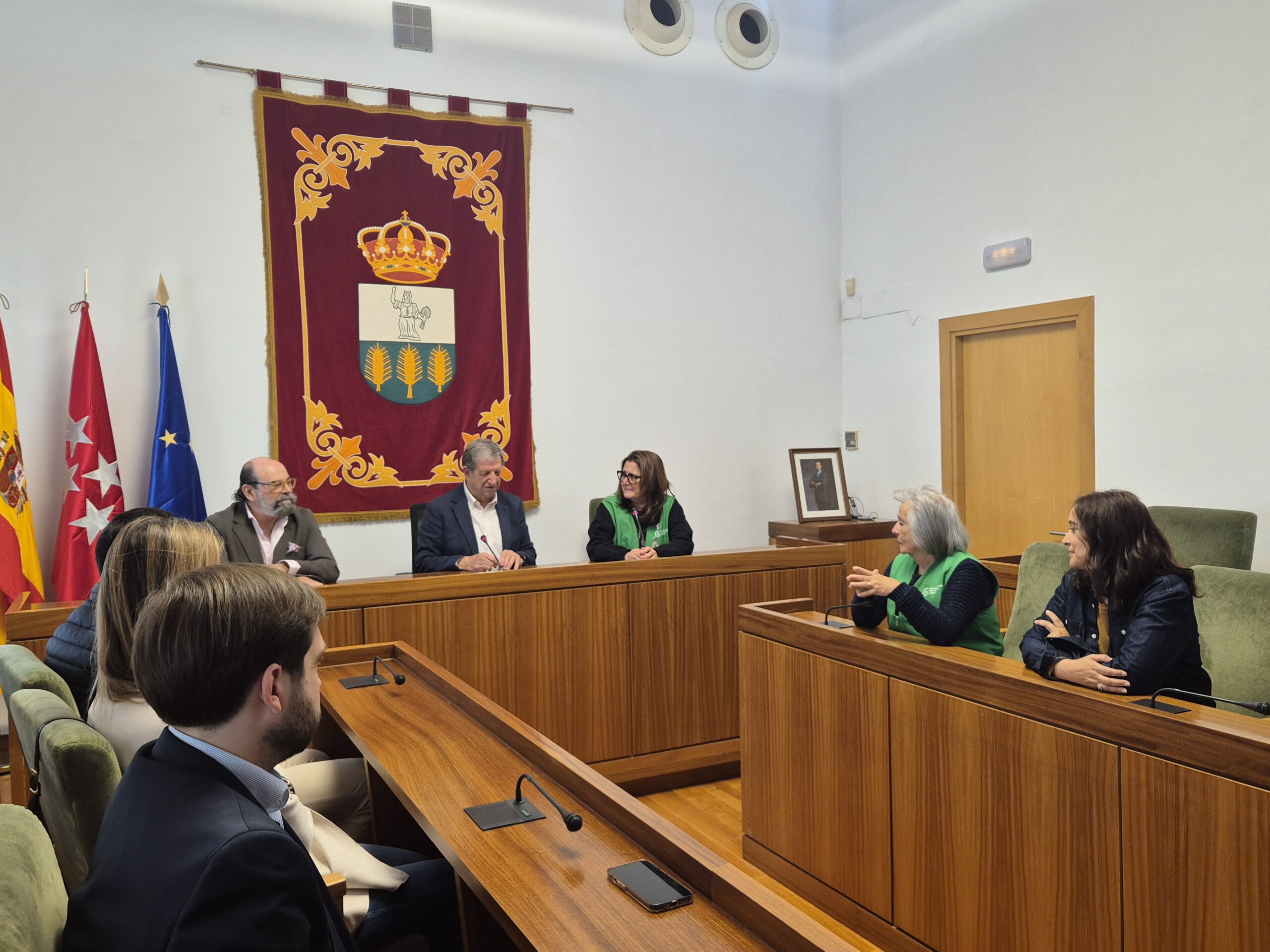Acto de entrega de recaudación del Mercadillo Solidario de Libros a la AECC.