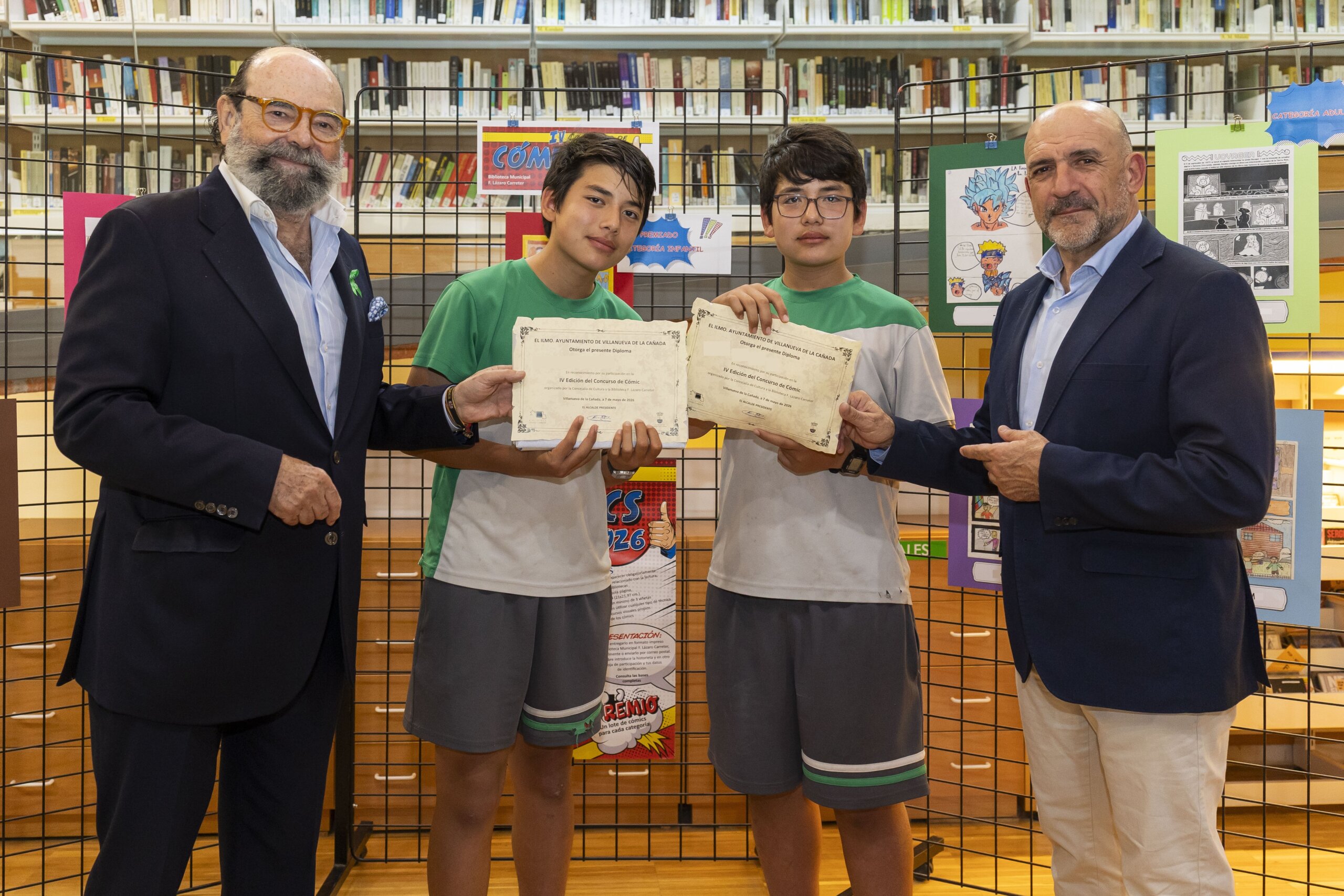 Los concejales de Cultura y Urbanismo junto a premiados en el IV Concurso de Cómics.