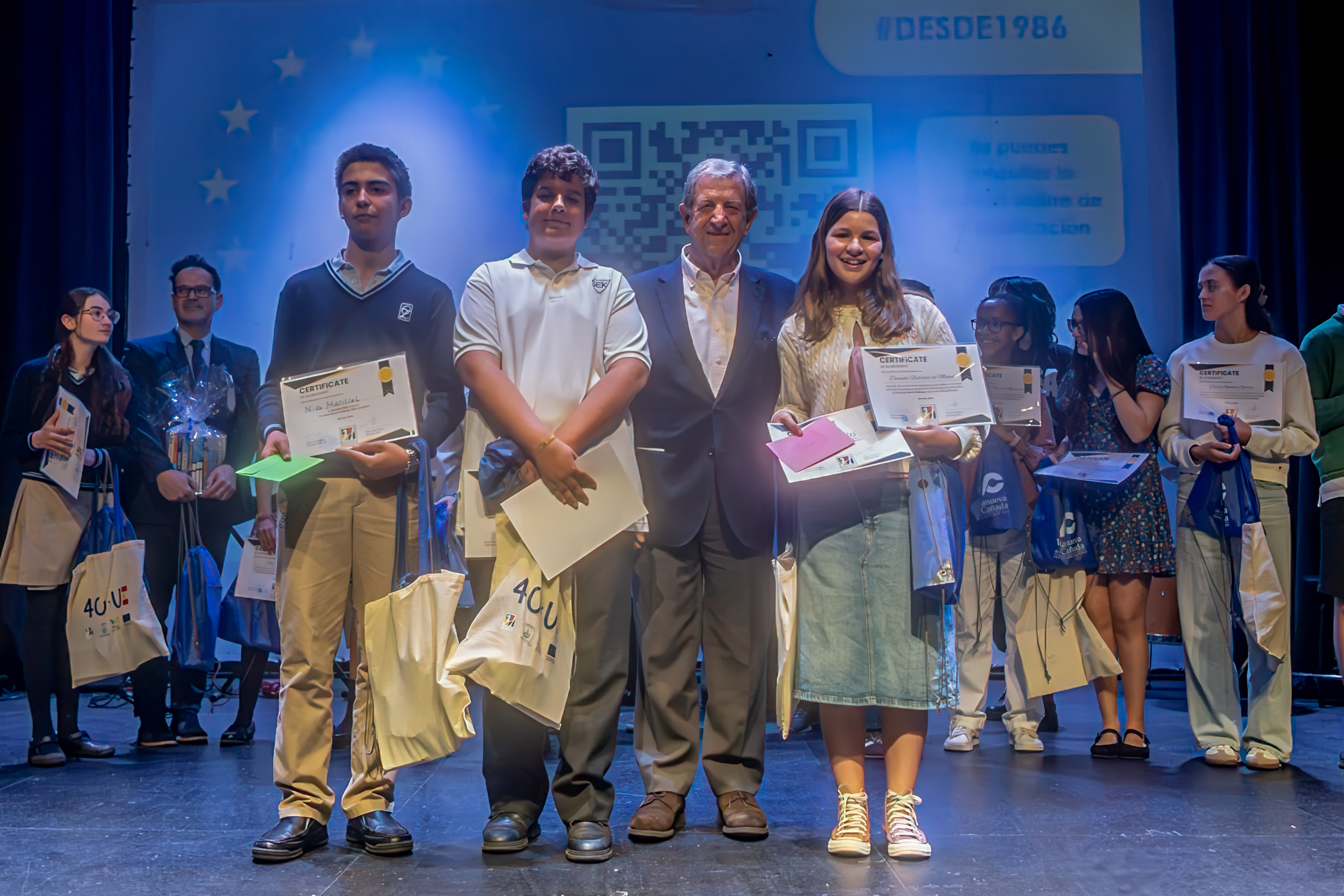 El alcalde, Luis Partida, junto a los ganadores.