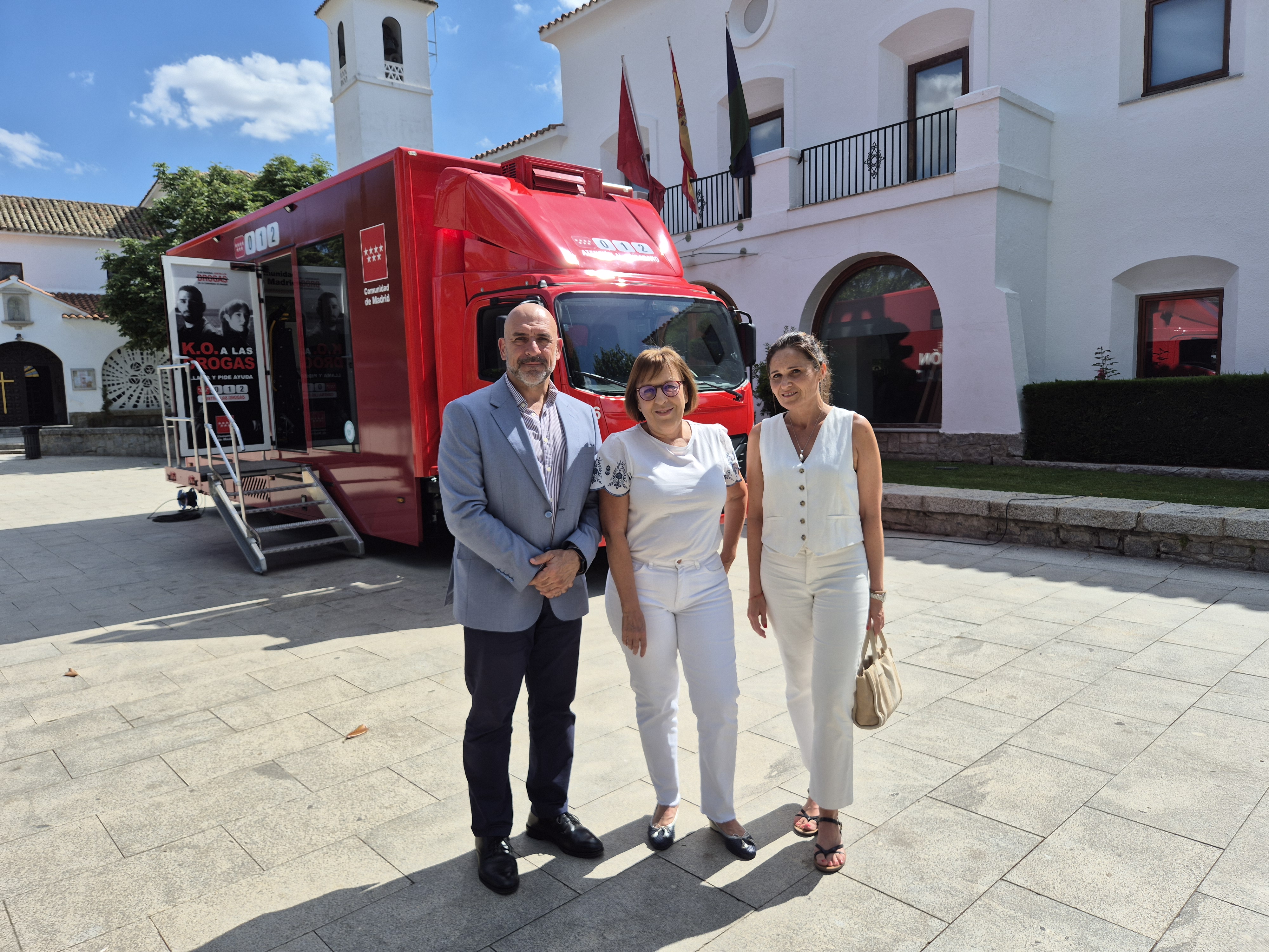 Visita a la Oficina Móvil de la Comunidad de Madrid.