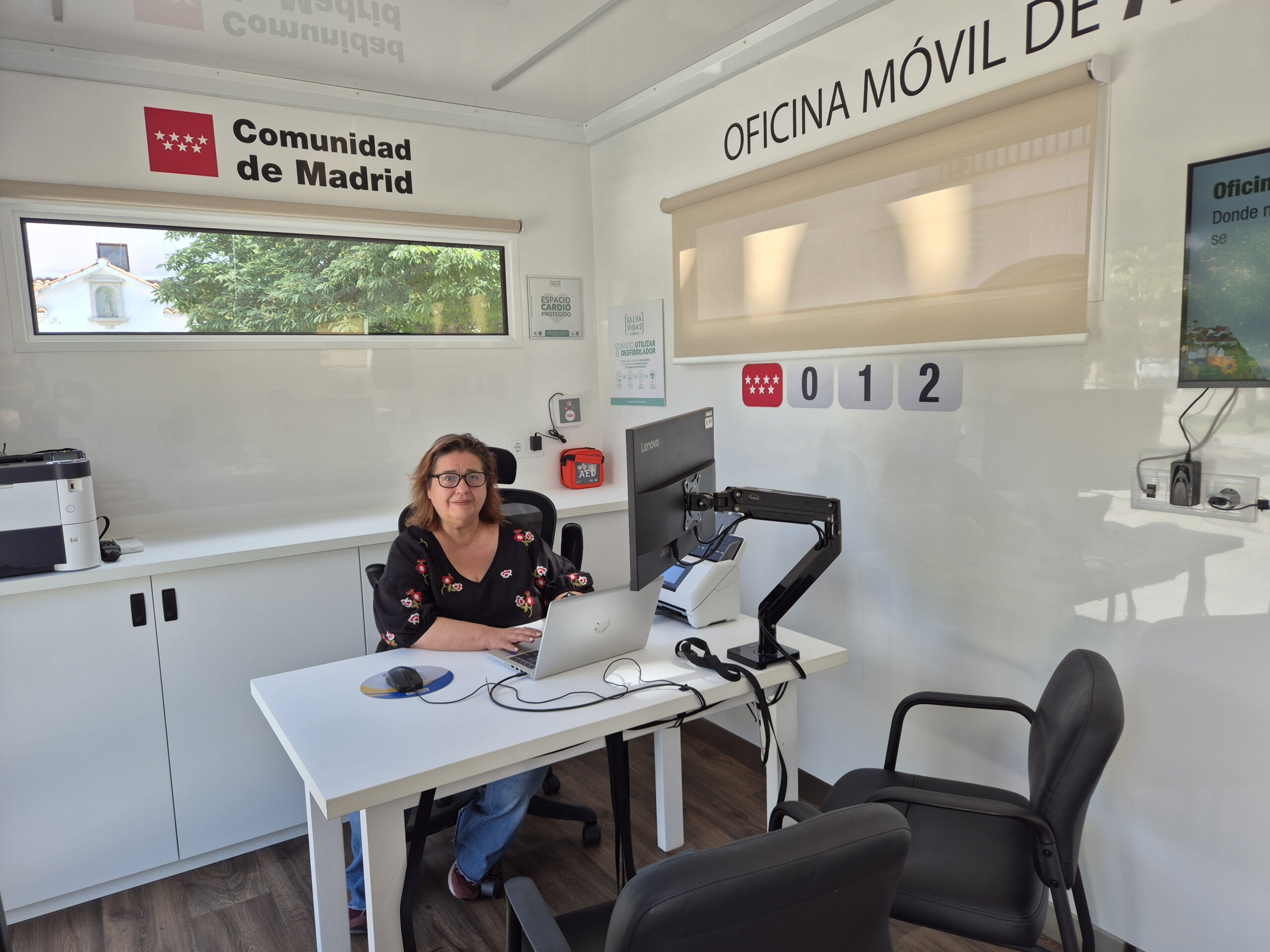 Visita a la Oficina Móvil de la Comunidad de Madrid.
