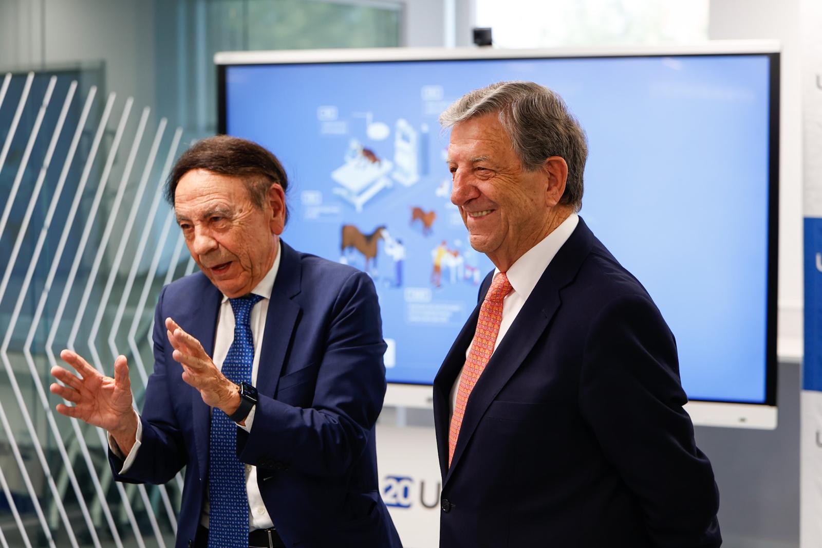 Jesús Núñez, presidente de la UAX y el alcalde de Villanueva de la Cañada, Luis Partida.