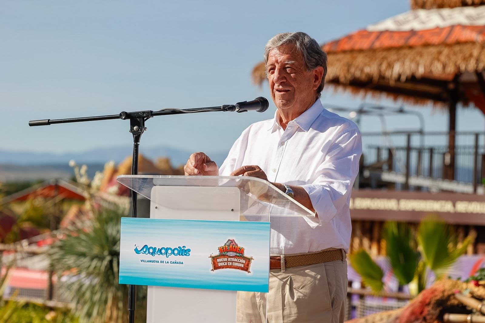 El alcalde, Luis Partida, en la presentación de Presentación de la atracción Kilauea, en Aquopolis.