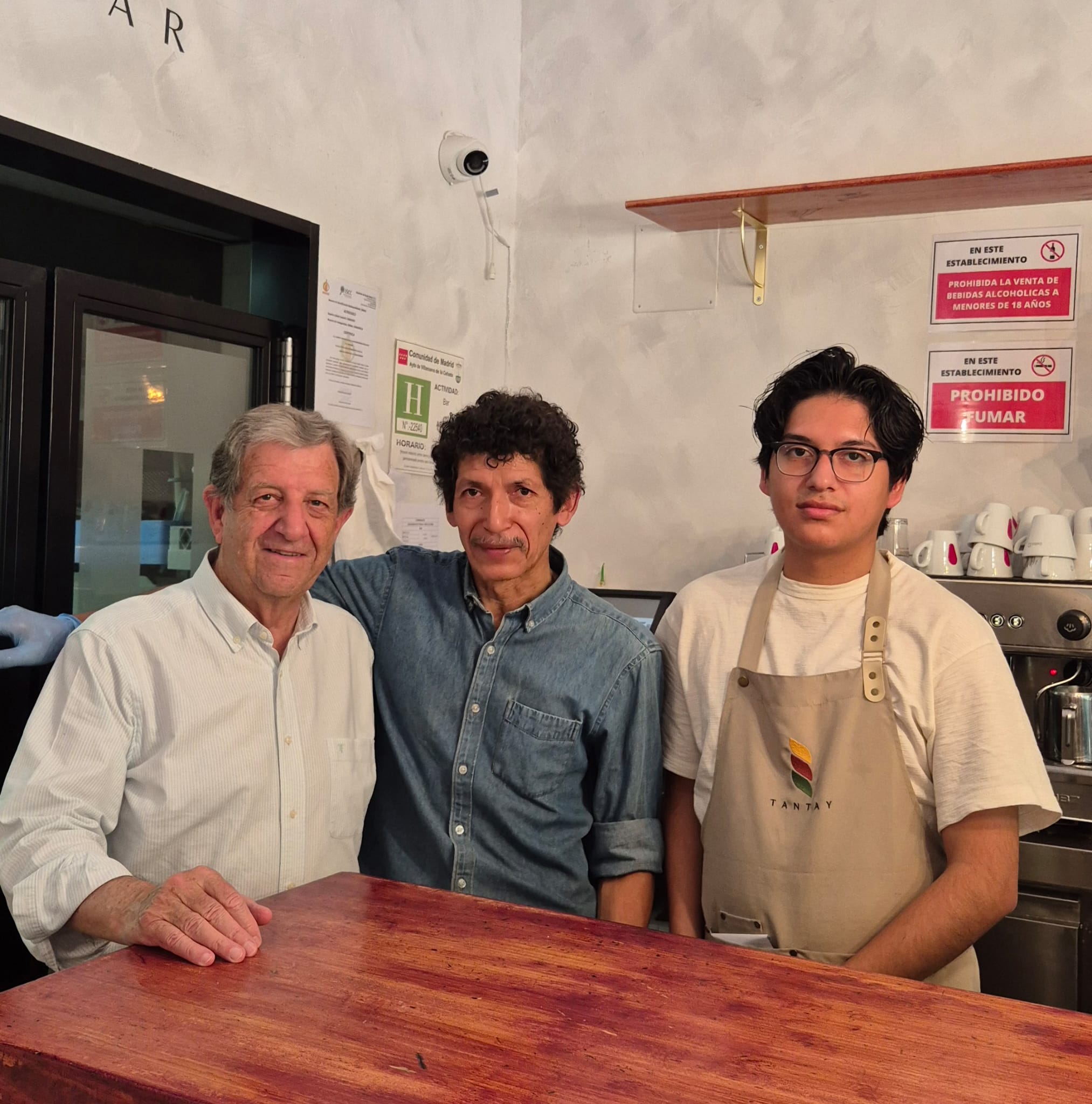 Visita del alcalde y concejales de la Corporación Municipal a los hosteleros de la III Ruta de la Tapa.