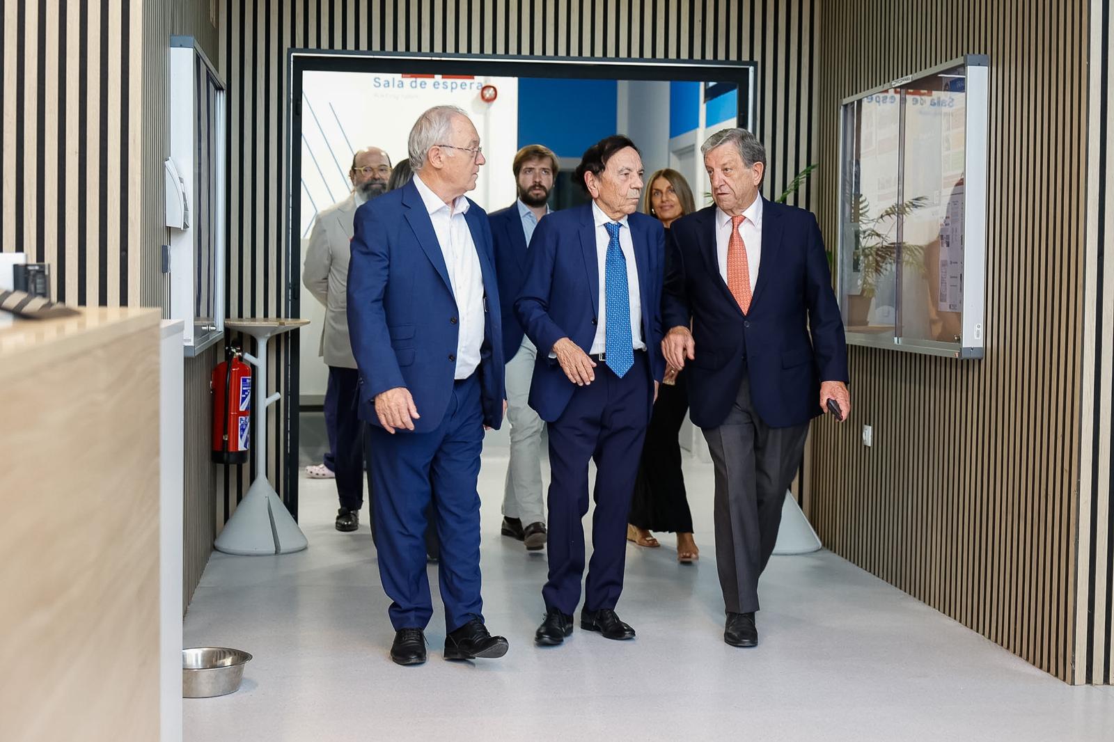 Visita a instalaciones durante la celebración del 20.º aniversario del Hospital Clínico Veterinario de la UAX.