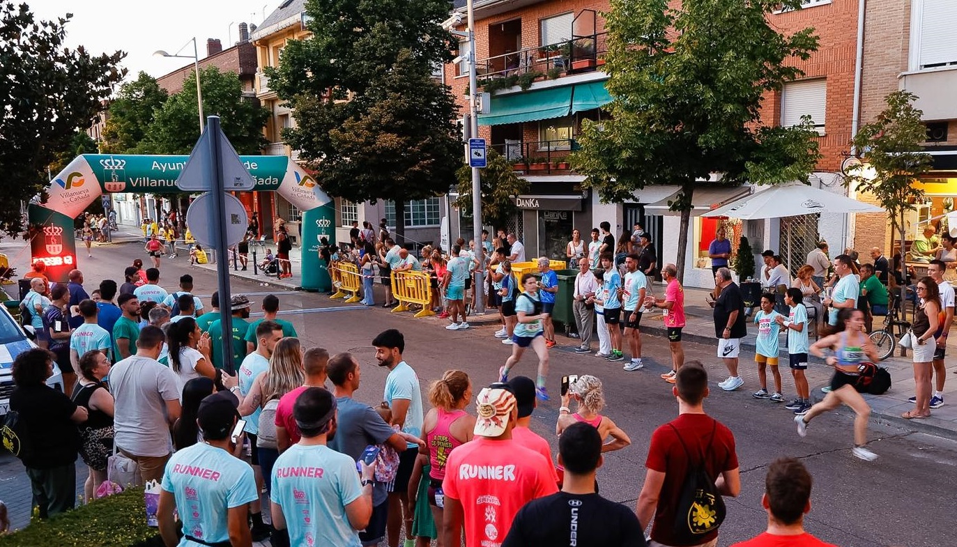 Público y corredoras.