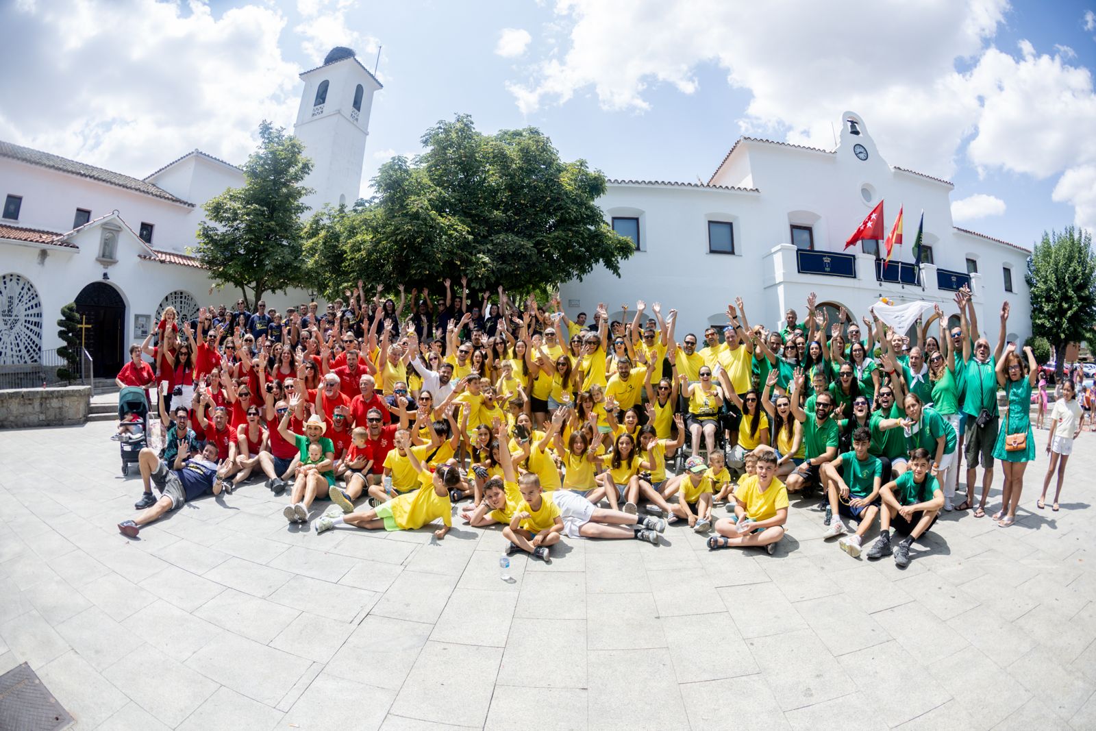 Foto de familia de las peñas.