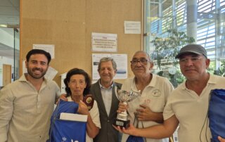 El alcalde y el concejal de Deportes junto al equipo de Galapagar, campeón del Torneo Intermunicipal de Petanca 2026 para mayores.