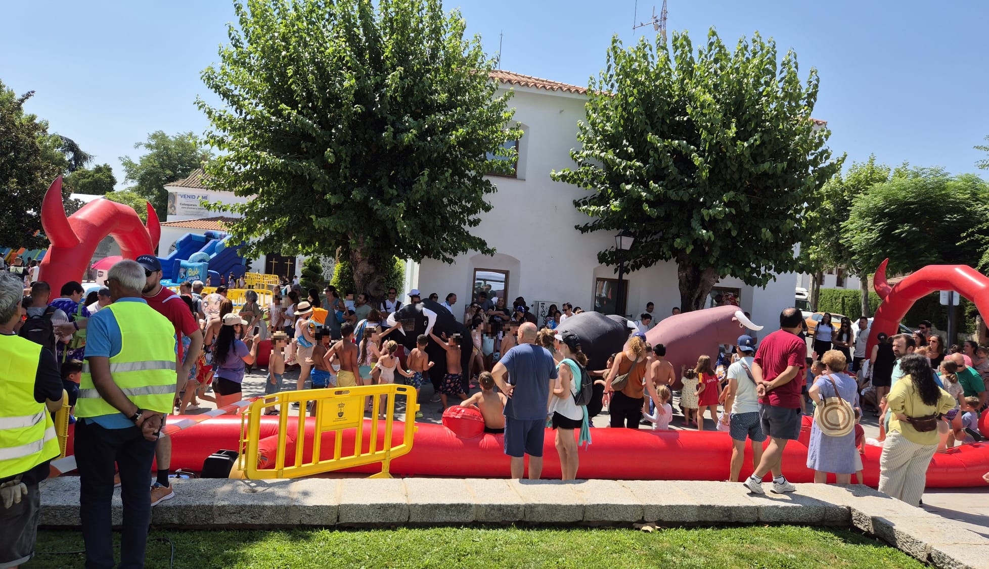 Hinchables en la Plaza de España.