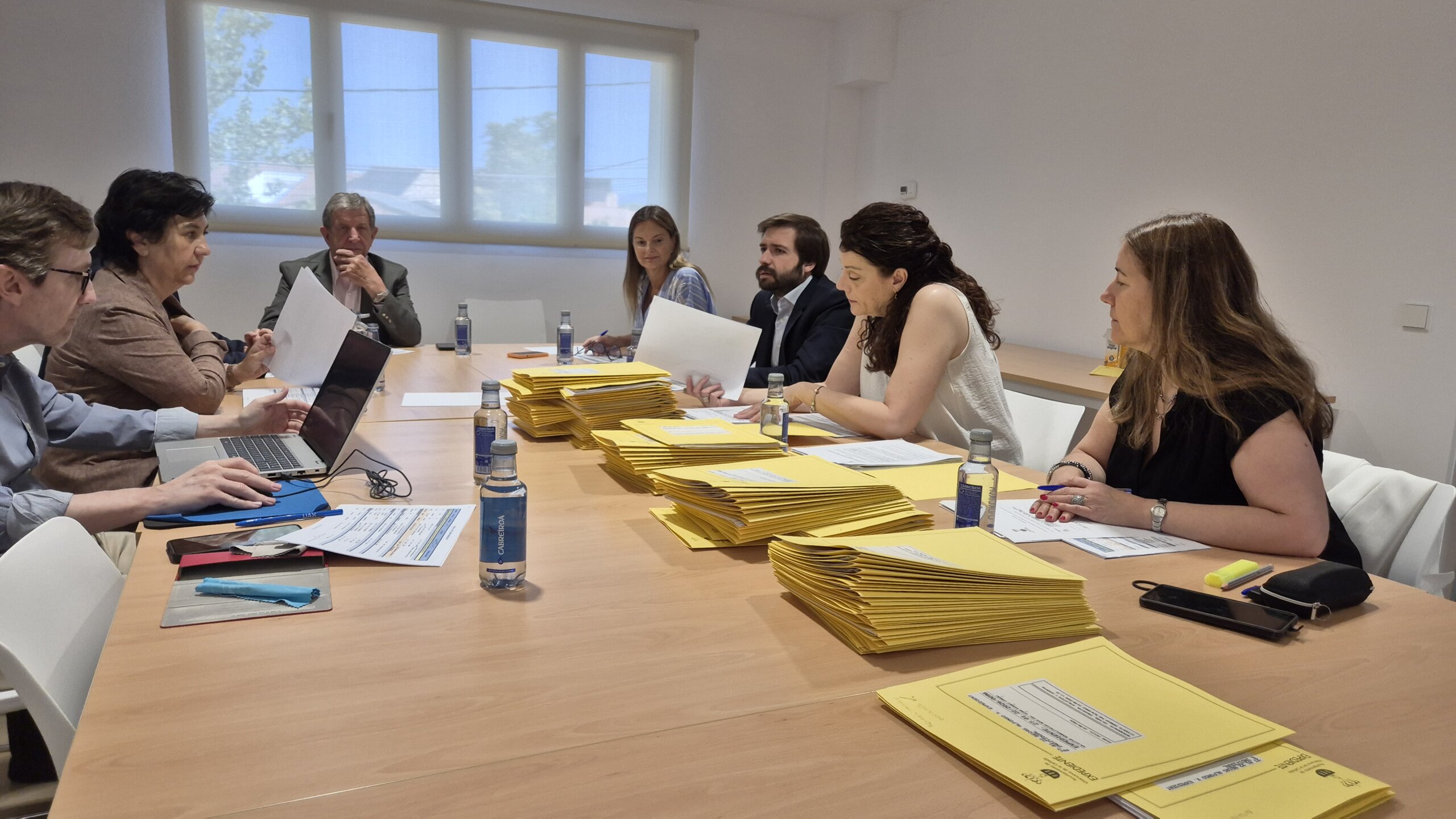Comisión de Valoración de Becas del Ayuntamiento y UAX.