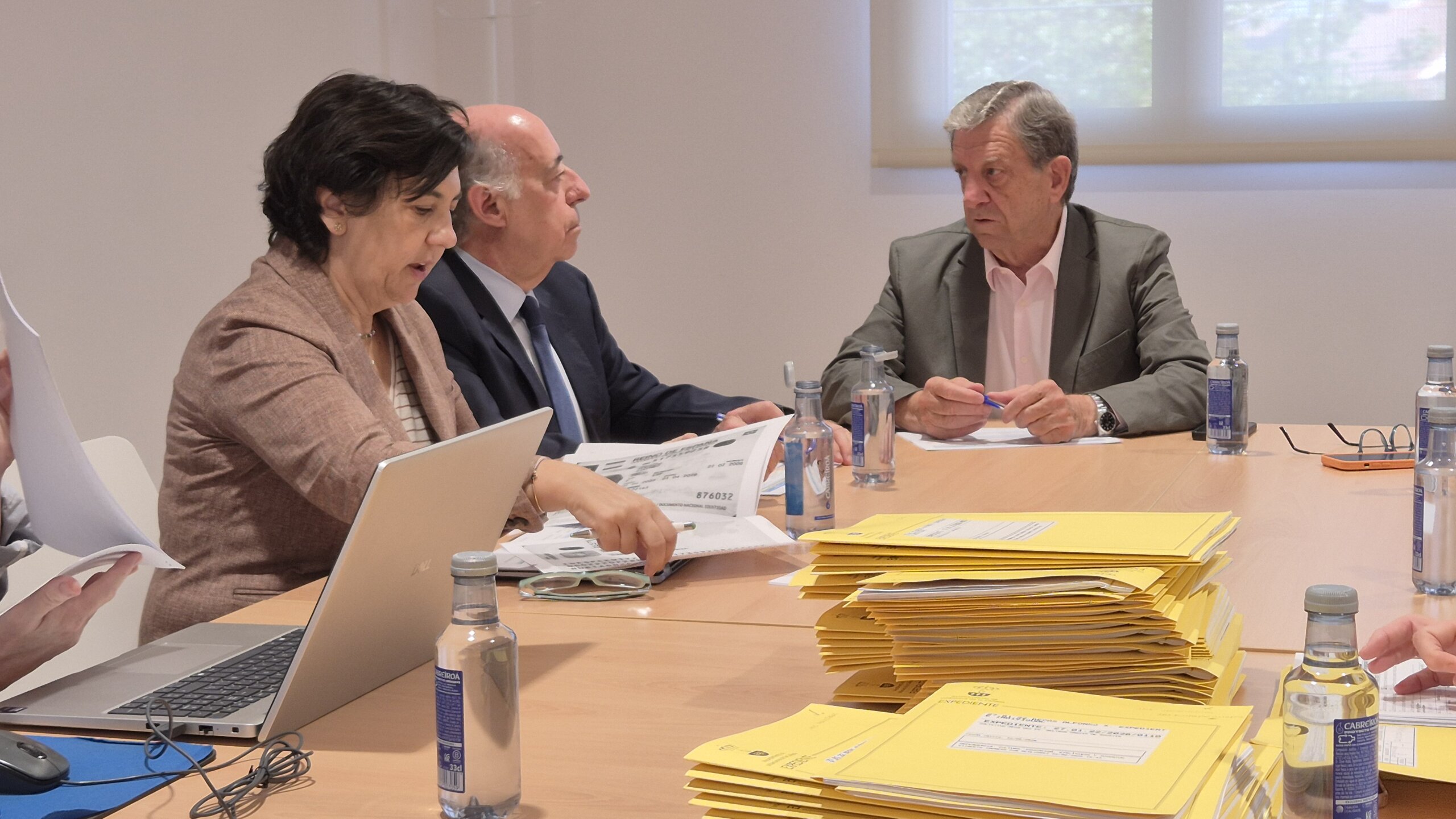 Comisión de Valoración de Becas del Ayuntamiento y UAX.