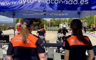 Voluntarias de Protección Civil en un evento deportivo.