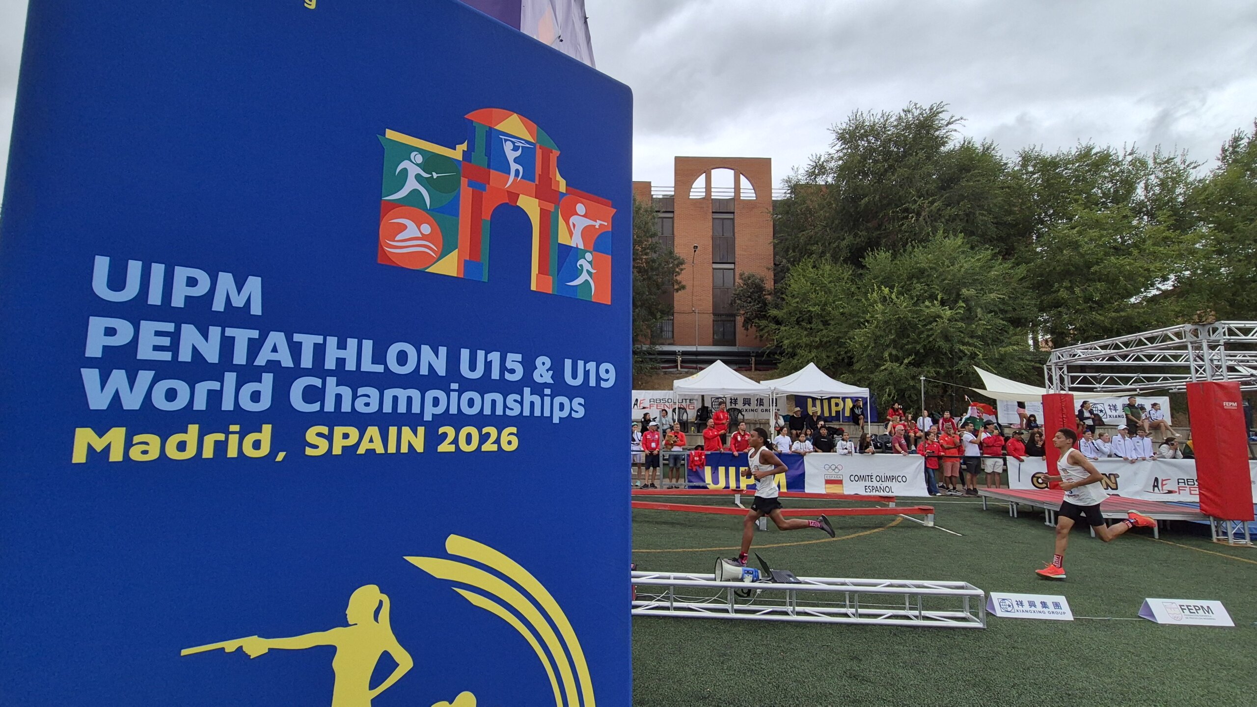 Momento de la carrera de la prueba de Laser Run en las instalaciones de la Universidad Camilo José Cela.