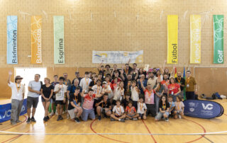 Foto de grupo de los participantes en el Villanueva de la Cañada Open de Rubik 2026.