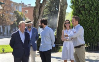 El alcalde, acompañado de concejales de la Corporación, visita la nueva zona ajardinada de la Calle Real.