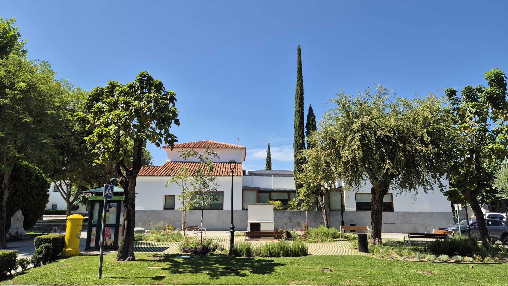 Nueva zona estancial ajardinada de la calle Real.