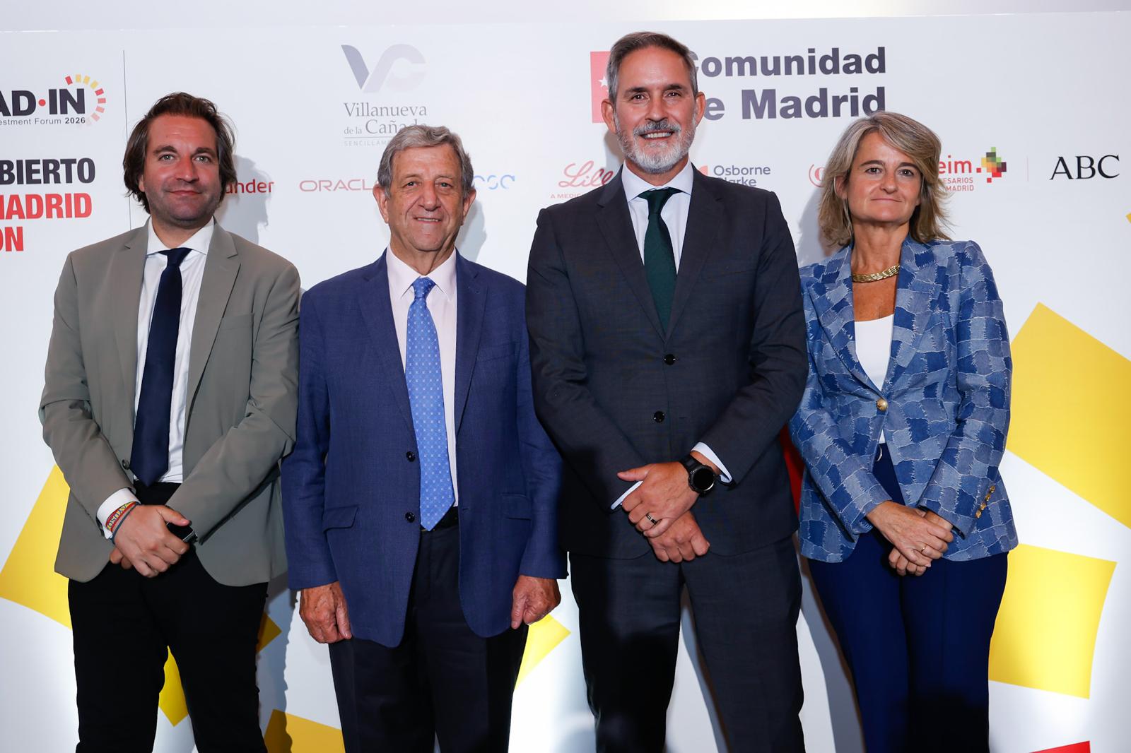 El alcalde, el viceconsejero de Vivienda y directores generales en el III Madrid Investment Forum.
