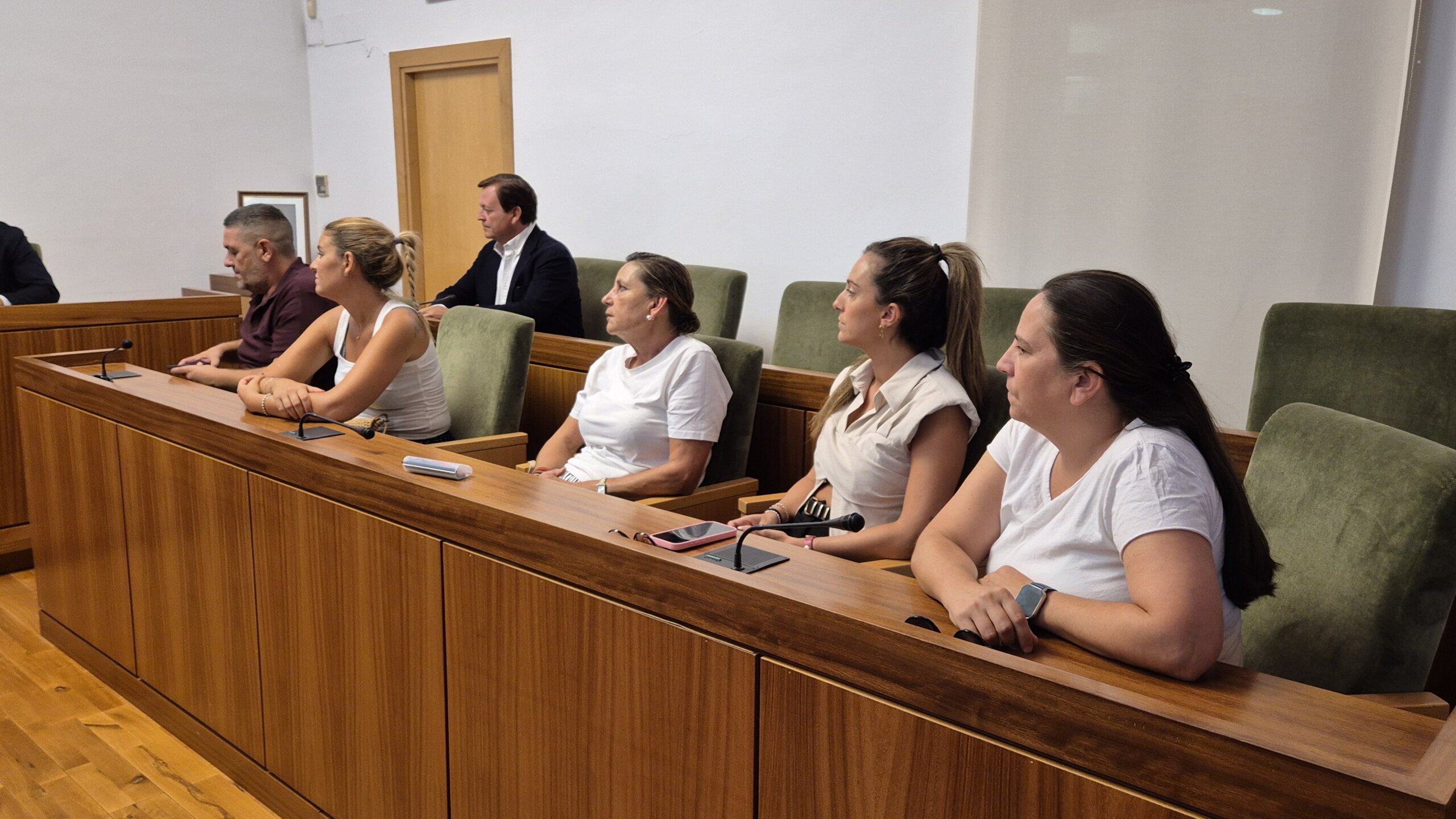 Acto de entrega de la recaudación del aperitivo solidario de las peñas a la asociación STOP-FA Ataxia de Friedreich en España.