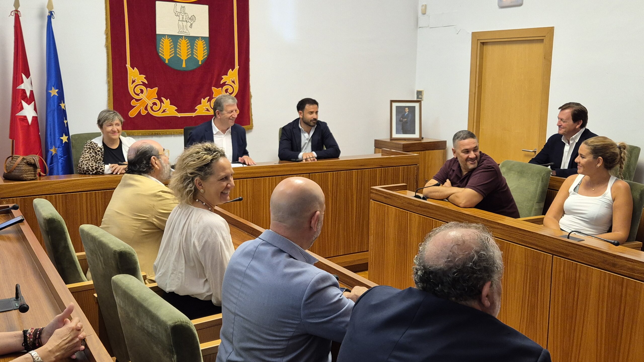Acto de entrega de la recaudación del aperitivo solidario de las peñas a la asociación STOP-FA Ataxia de Friedreich en España.