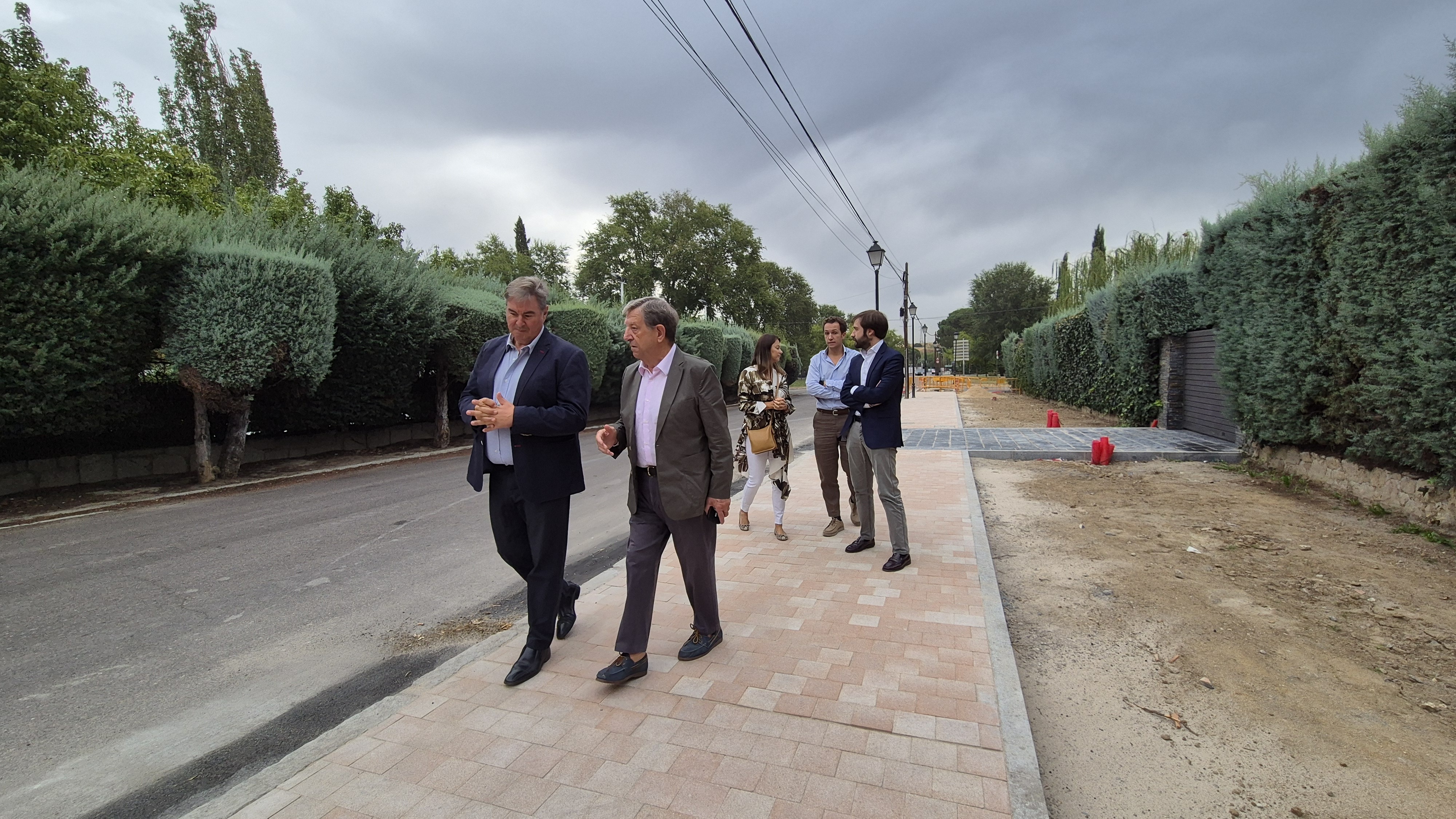 Visita a las obras de mejora de aceras en la Raya y Villafranca.