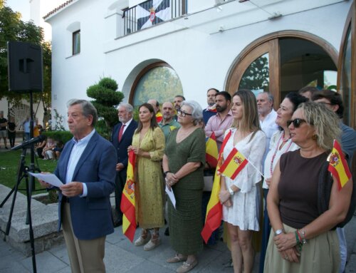 Centenares de personas participaron en la concentración de apoyo a Ceuta