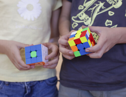 Cerca de un centenar de jugadores de Rubik se dan cita en Villanueva de la Cañada