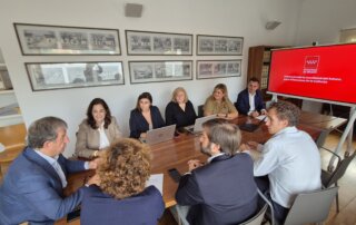 El alcalde, el concejal de Obras y técnicos municipales junto a representantes de la Dirección General de Carreteras de la Comunidad de Madrid.