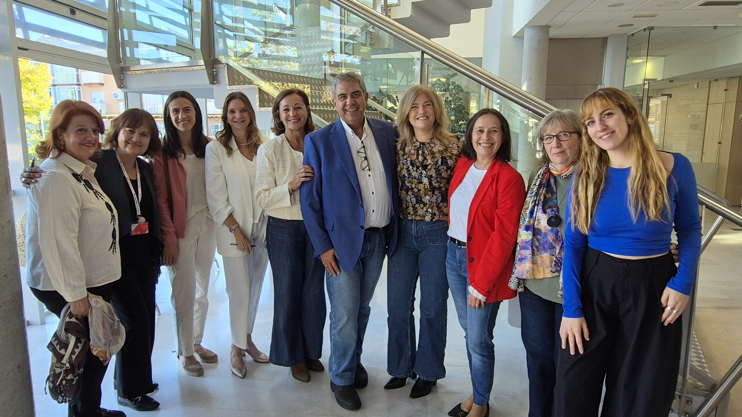 La presidenta y directora de la Mancomunidad de Servicios Sociales La Encina, junto al alcalde de Quijorna, la concejala de Servicios Sociales de Villanueva del Pardillo y las ponentes en la jornada.