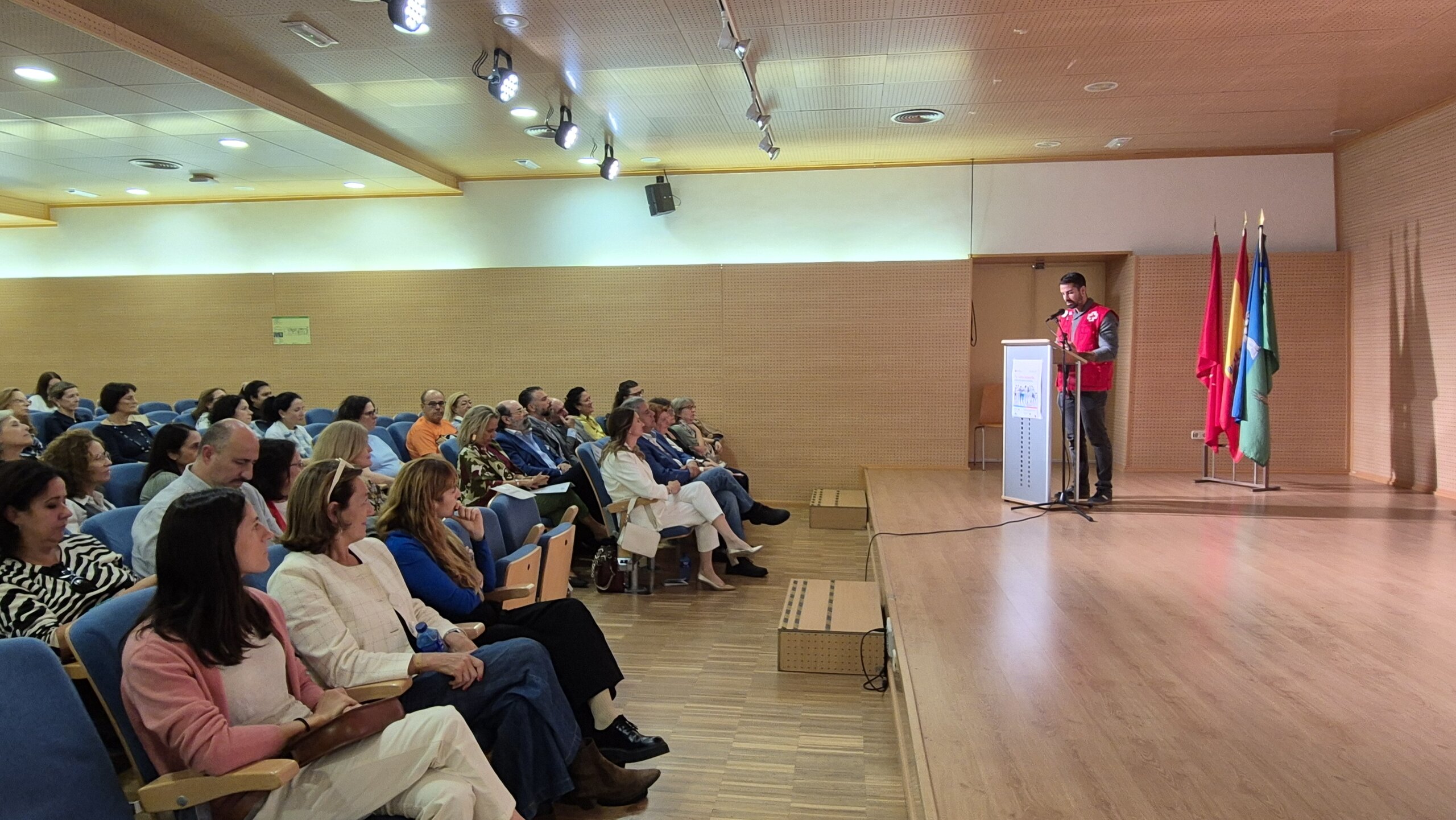 Personal de Cruz Roja durante la Jornada de Prevención en Salud Mental.