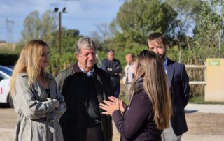 La consejera, el alcalde y el concejal de Urbanizaciones en la visita.