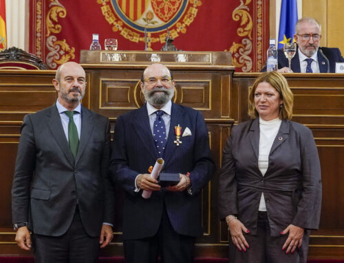 La AVT condecora al concejal de Cultura y Mayores de Villanueva de la Cañada