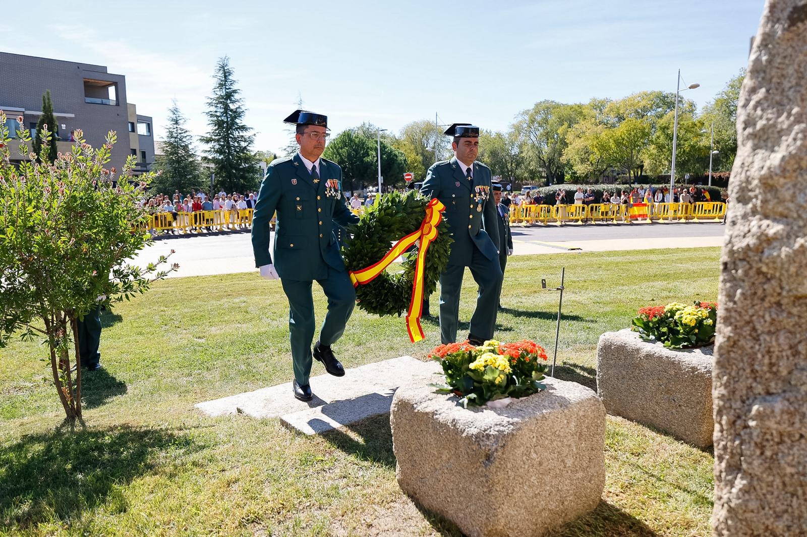 Ofrenda floral de la Guardia Civil en homenaje a la memoria de los guardias civiles fallecidos en acto de servicio, el 12 de octubre de 2026.