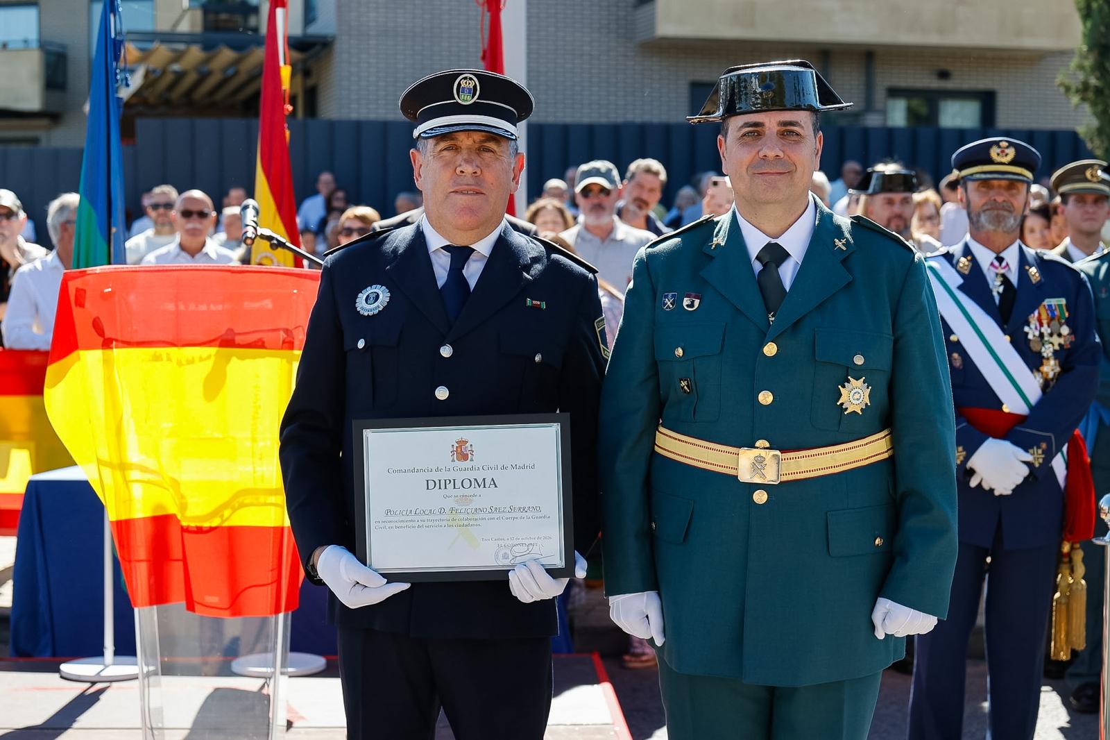El jefe de la Policía Local de Villanueva de la Cañada y el subteniente comandante de puesto de la Guardia Civil de Villanueva de la Cañada.