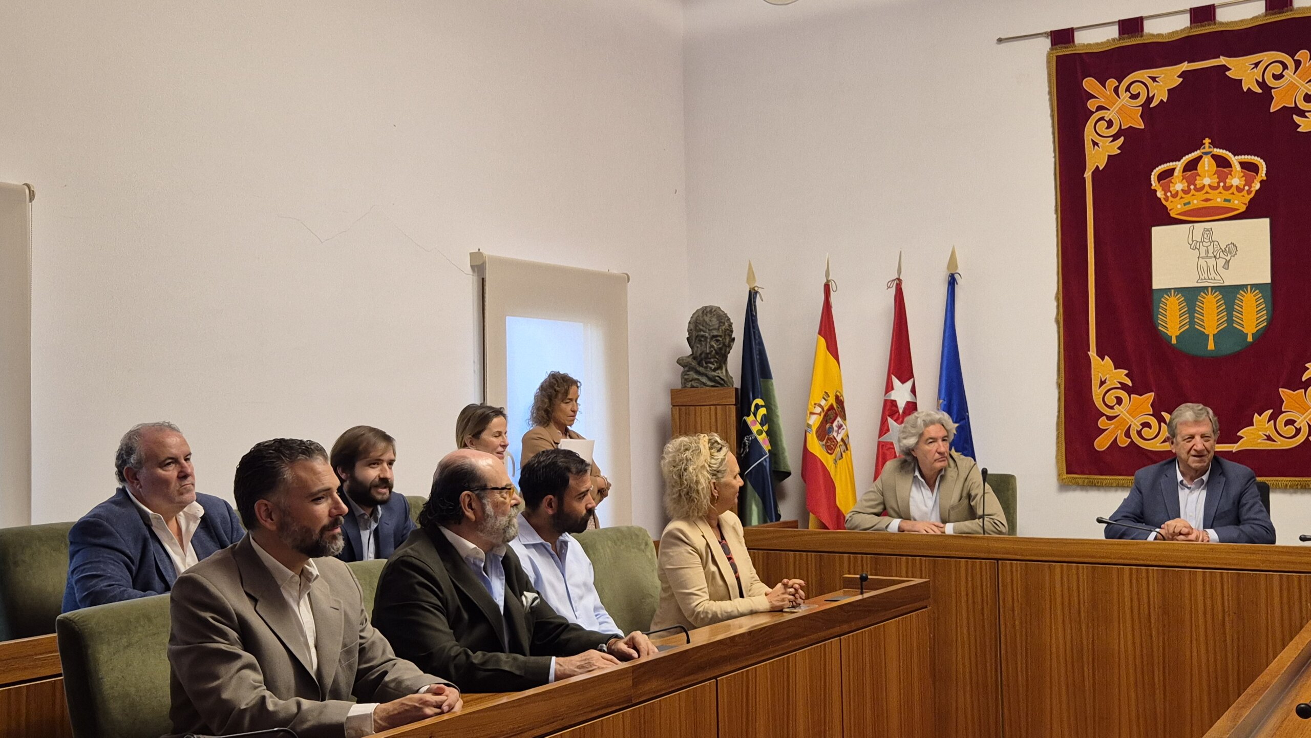 Concejales de la Corporación en la toma de posesión de los nuevos oficiales de la Policía Local.