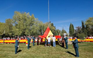 Izado de bandera en el acto de celebración del Día de la Hispanidad, el 12 de octubre de 2026.