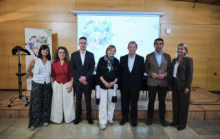 Luis Partida, junto a la alcaldesa de Avilés, Mariví Montserín, vicepresidentes de la RECS y representantes de la FEMP y del Ministerio de Sanidad.