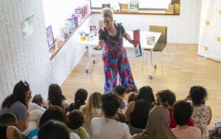 Rosa Modrego en la presentación de su libro.