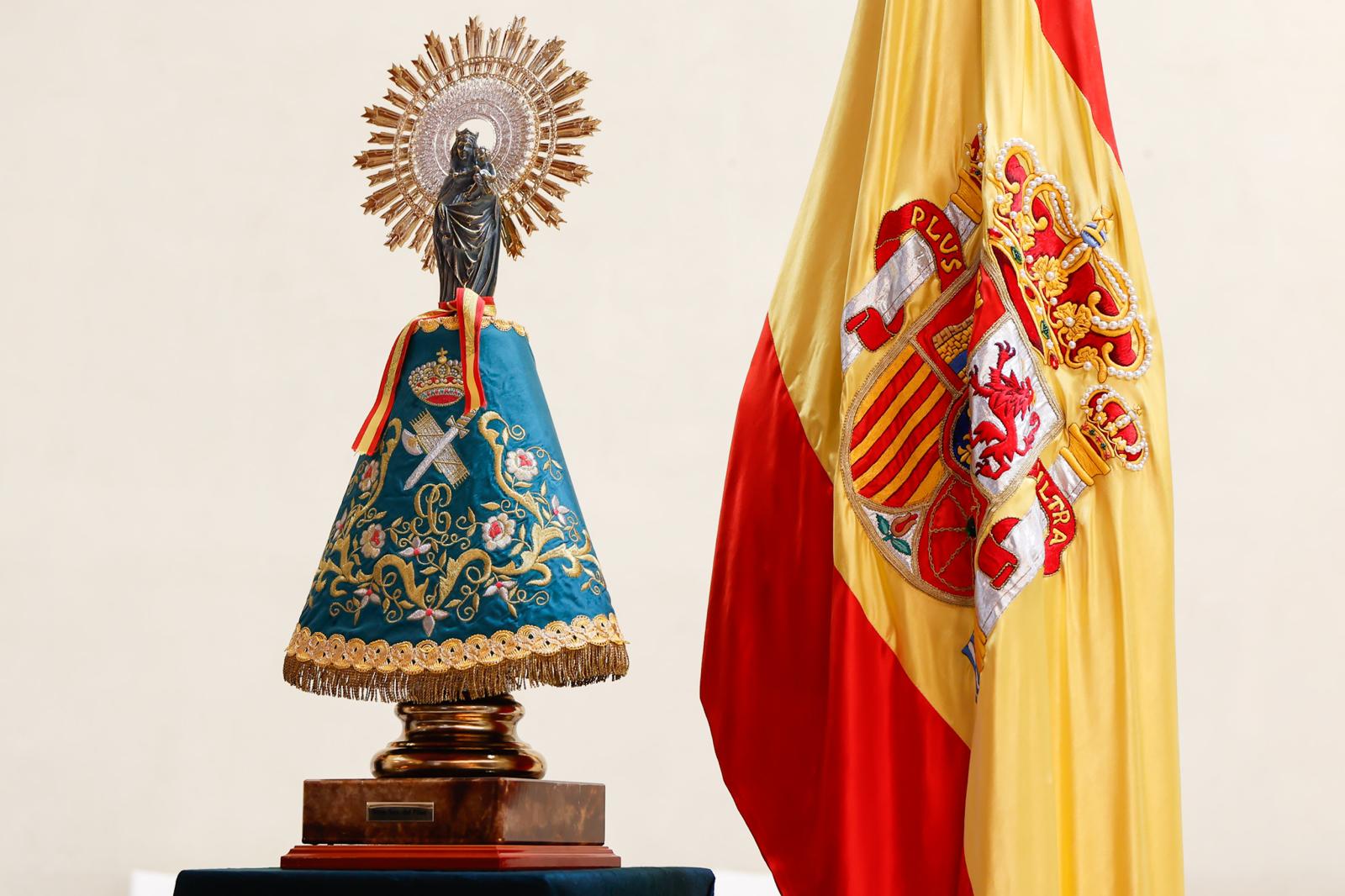 Imagen de la Virgen del Pilar en la Iglesia durante la celebración del 12 de octubre de 2026.