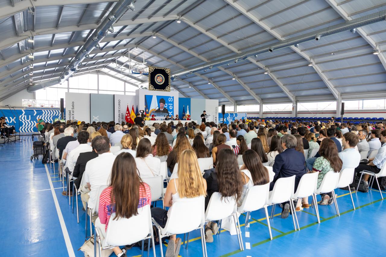 Asistentes a la ceremonia de apertura del curso académico 20206-2027 de la UAX.