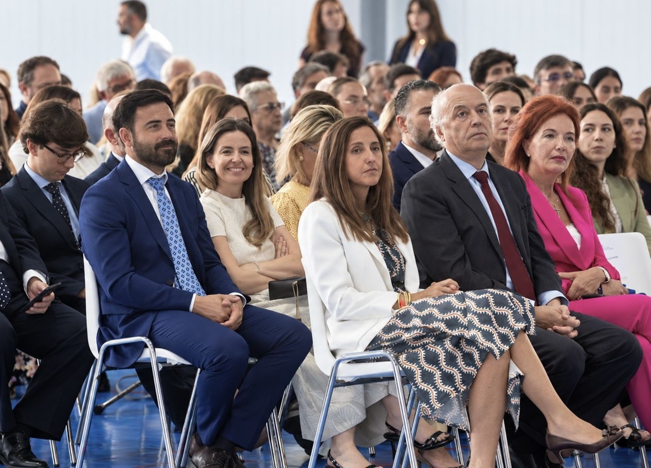 Concejales de la Corporación Municipal en la ceremonia de apertura del curso académico 20206-2027 de la UAX.