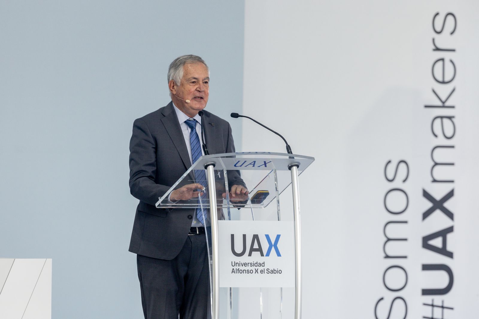 El Dr. Rafael Garesse en la ceremonia de apertura del curso académico 20206-2027.