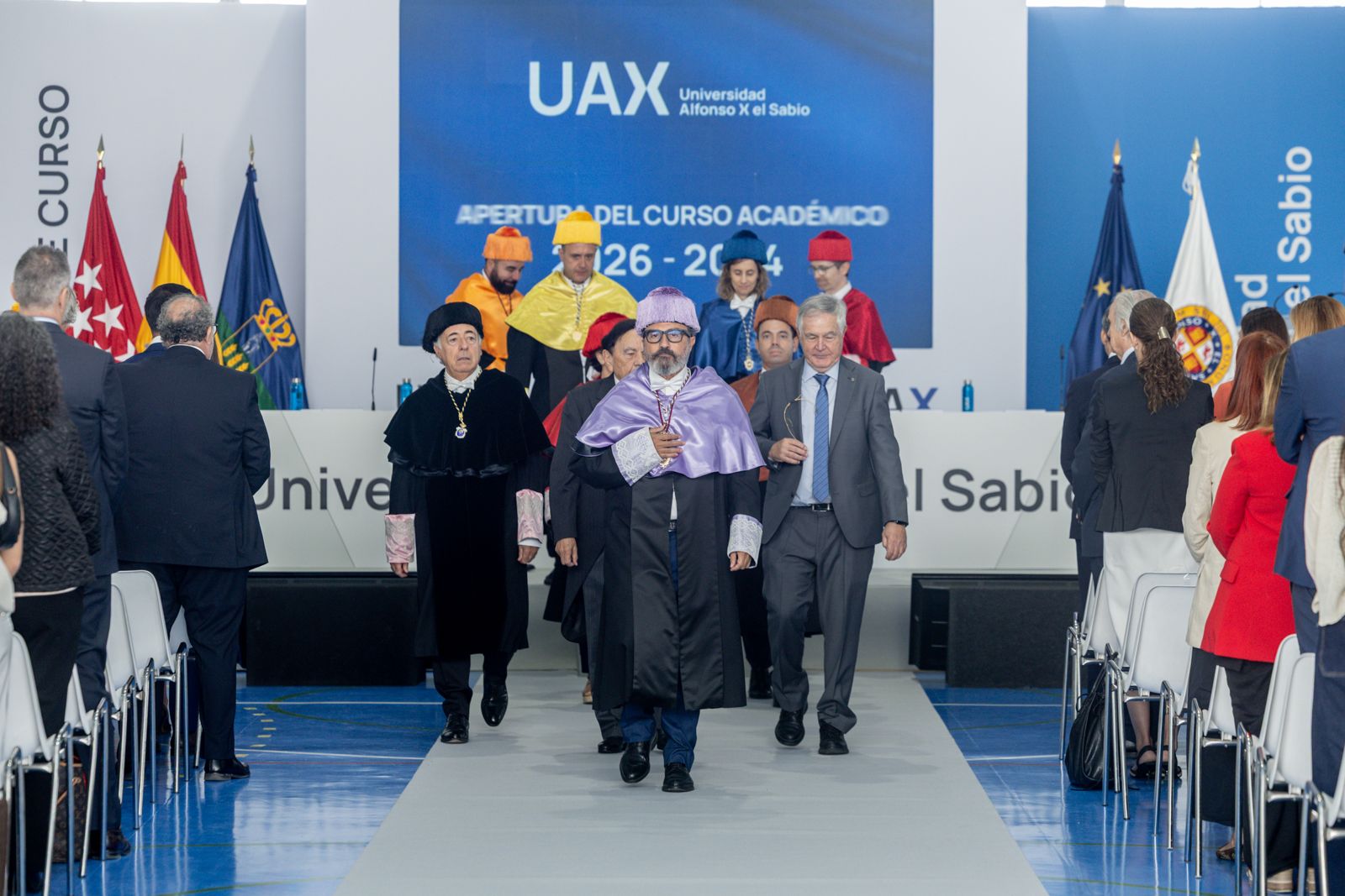 Salida de la comitiva de la ceremonia de apertura del curso académico 20206-2027.